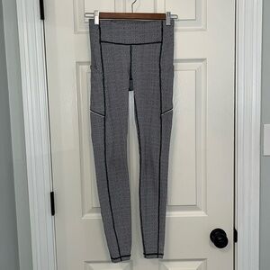Lululemon Women's Black/White Speed Up Tight Legging Full-On Luxtreme 28" Size 4